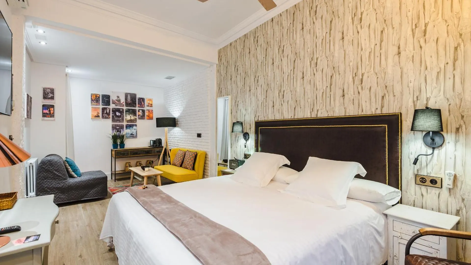 Pension Boutique Caravan Cinema Bilbao Spain